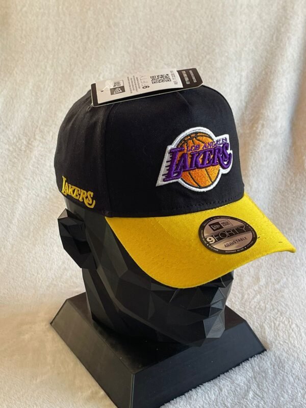 New era cerradas bordadas con elástico