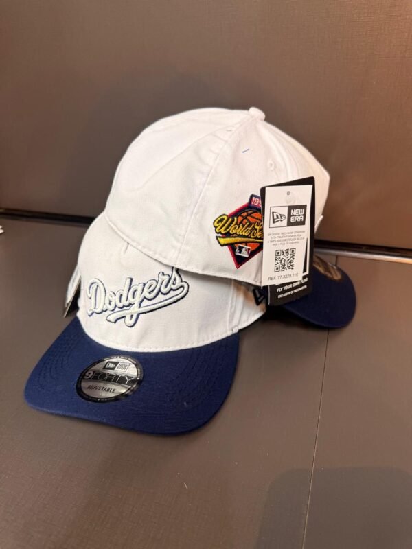 New Era Cerradas Bordadas con elástico