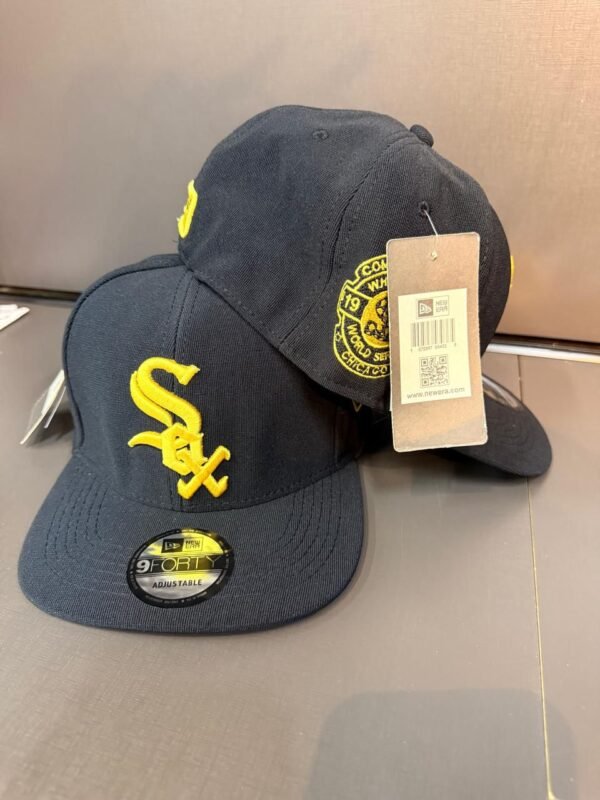 New Era Cerradas Bordadas con elástico