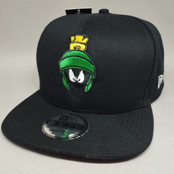 New Era Cerradas Bordadas con elástico - Image 12
