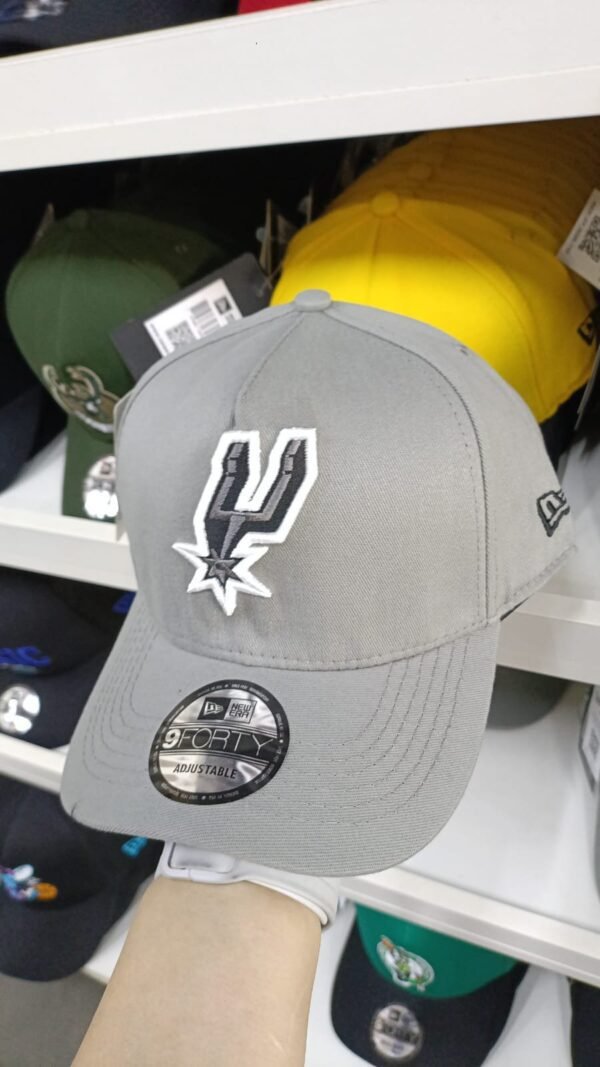 New Era Cerradas Con Elástico