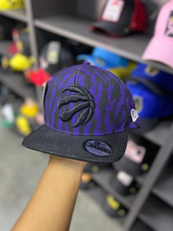 New Era planas con abrojo