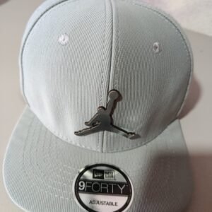 Jordan con logo de metal Plana premium