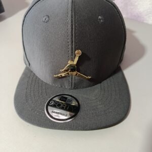 Jordan con logo de metal Plana premium